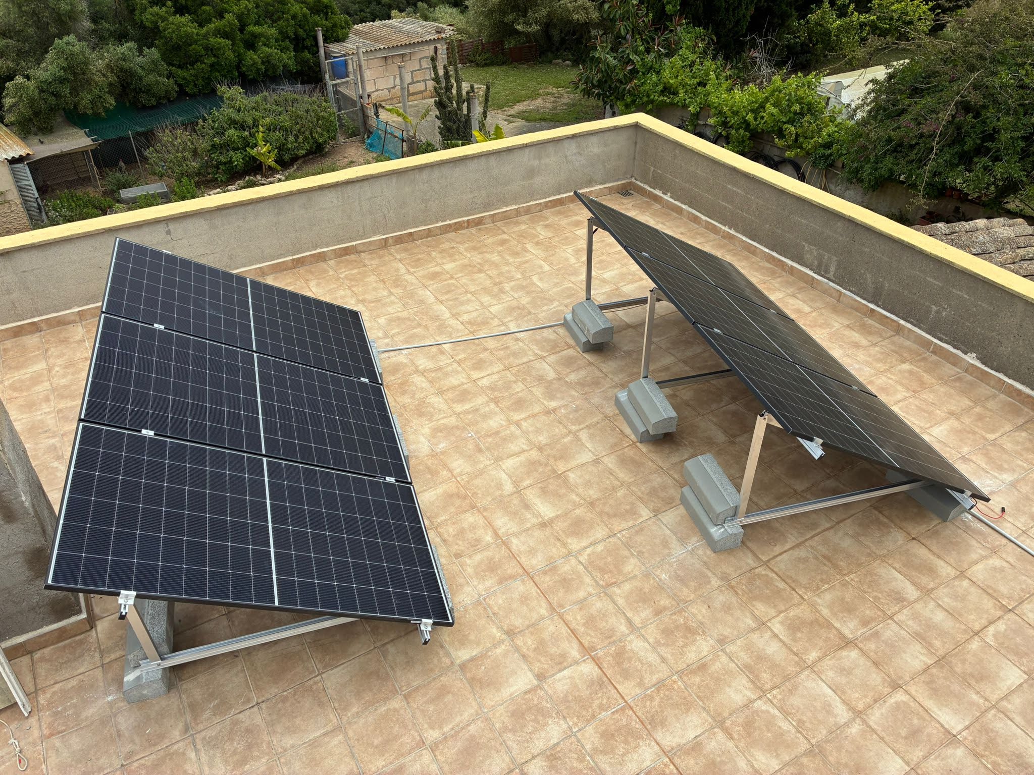 Aumento captación solar fotovoltaica en instalación antigua solar aislada Mallorca,